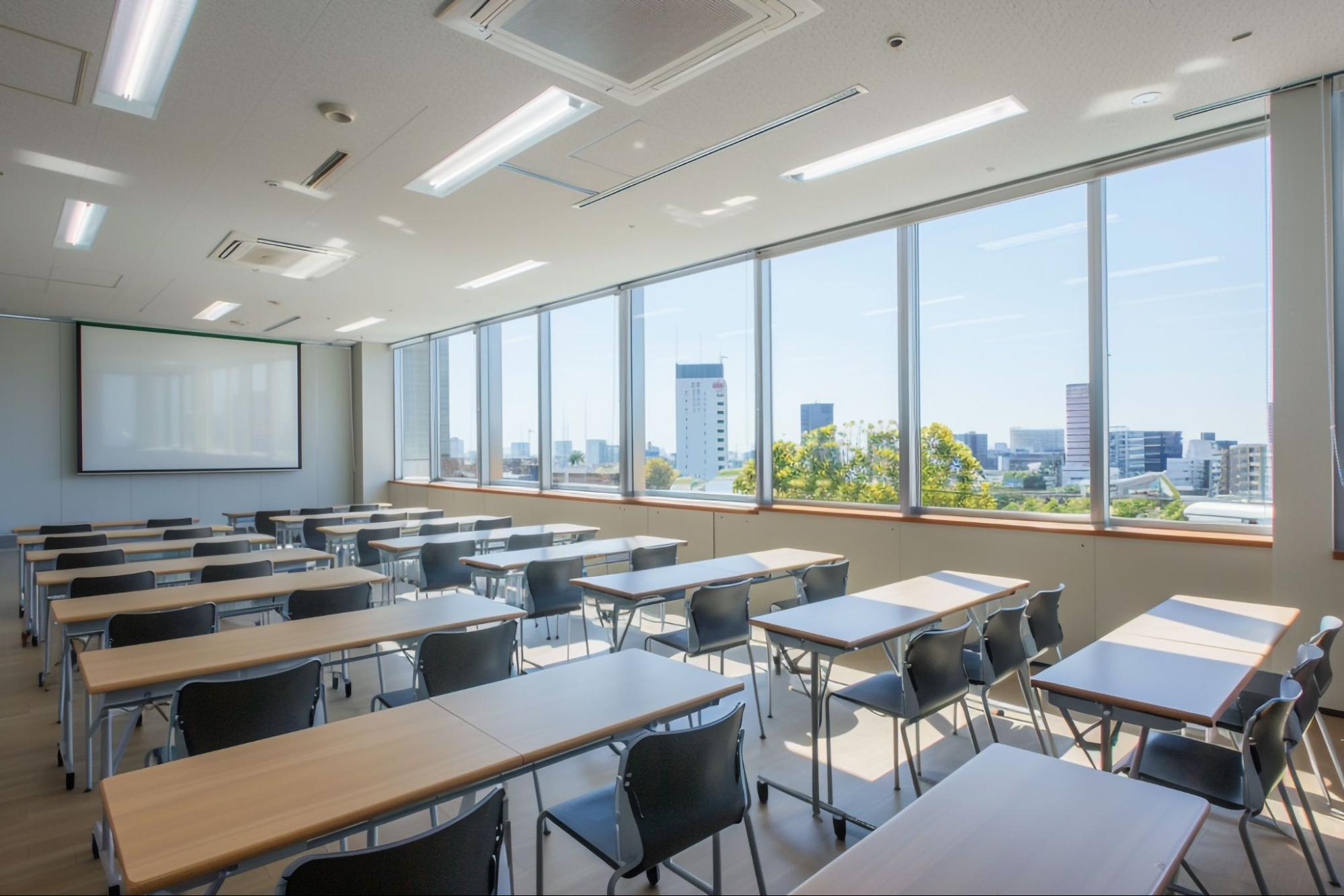 学校や塾でLINE公式アカウントを活用するメリットは?