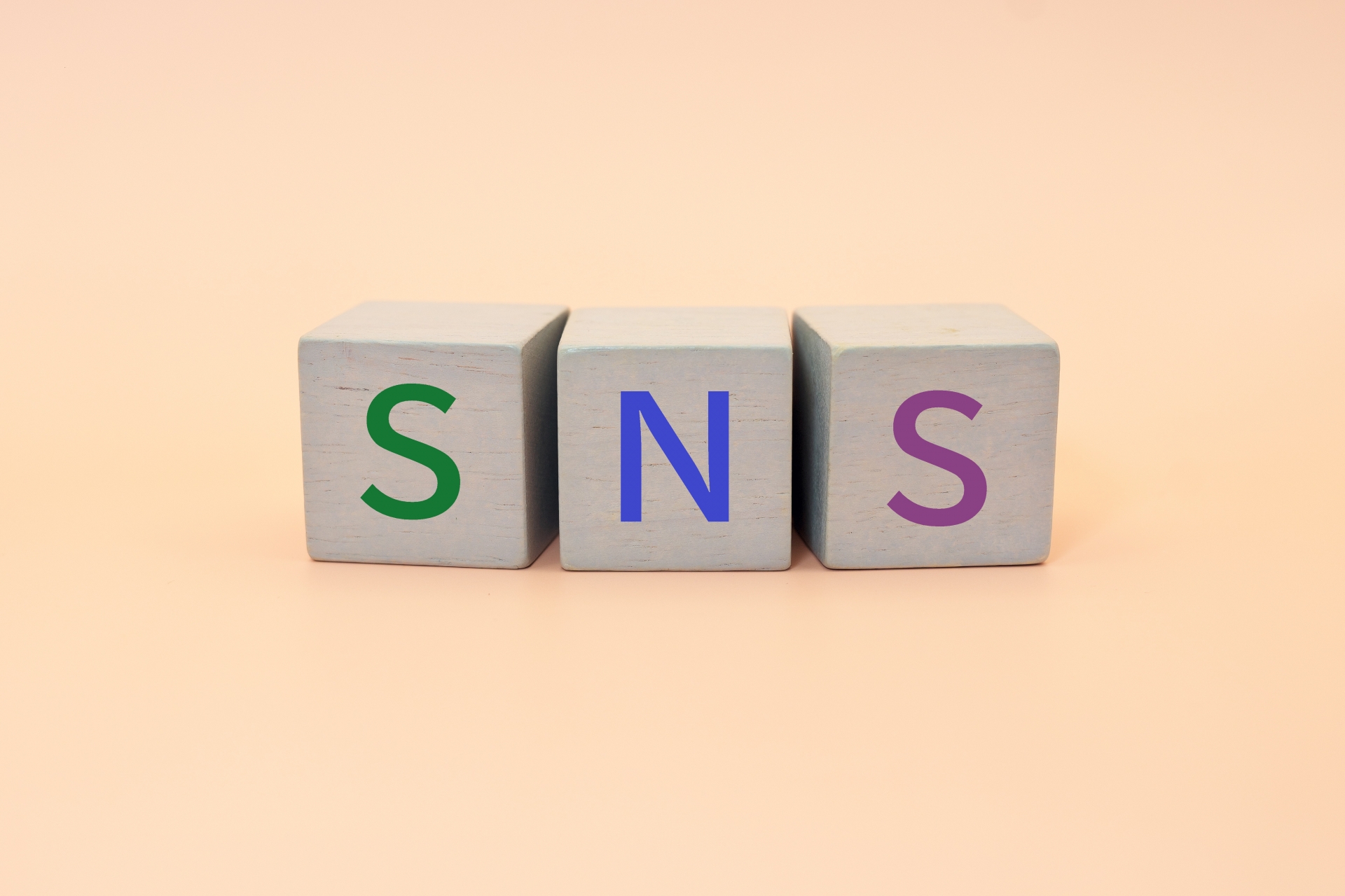 LINEとSNSの違いは?LINEがSNSに含まれると言われる理由も紹介