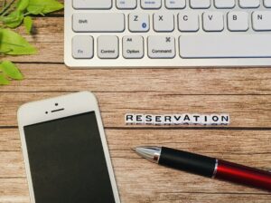 LINEの予約システムとは?LINE公式アカウントだけで可能?外部サービスとの連携も解説します!
